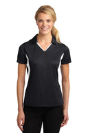 Polo de manga larga con bloques laterales Micropique Sport Wick para mujer Sport-Tek®