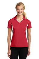 Polo de manga larga con bloques laterales Micropique Sport Wick para mujer Sport-Tek®