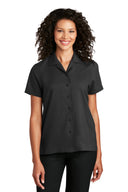Camisa de manga corta Performance para mujer Port Authority®
