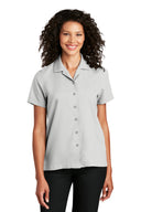 Camisa de manga corta Performance para mujer Port Authority®