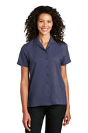 Camisa de manga corta Performance para mujer Port Authority®