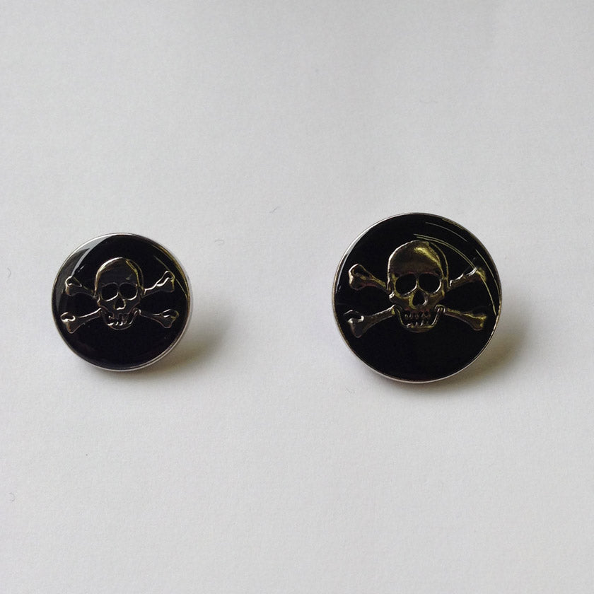 Skull & Crossbones Metal Buttons - Silver Skull & Crossbones On Black Night Background