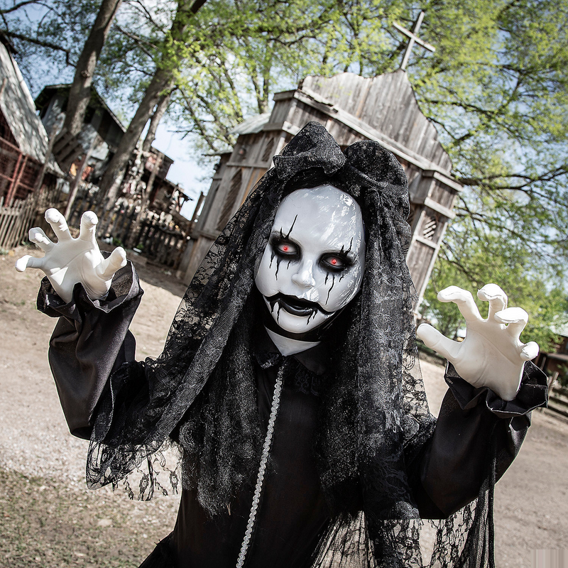 Terrifying Standing Jaw Dropping Bride Halloween Decoration for Spooky Events and Haunted House Displays