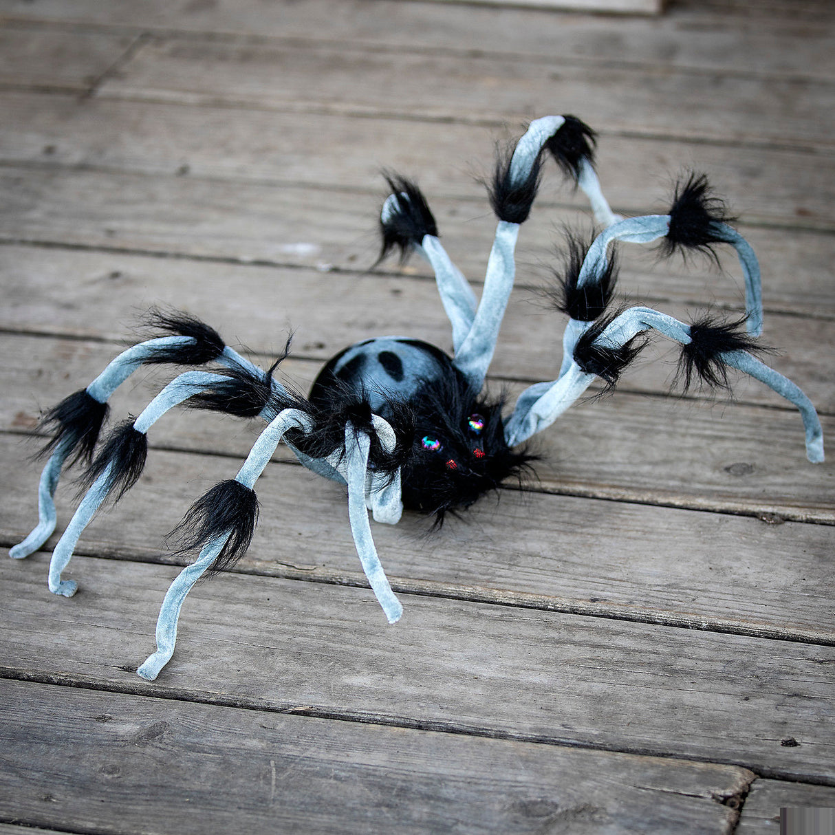 Realistic Gray and Black Hairy Walking Spider Decoration for Halloween Parties and Spooky Home Decor