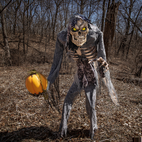 Prowling Jack Animated Prop 7 Ft