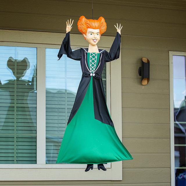 Hocus Pocus Winnifred Sanderson Posable Halloween Decoration 66"