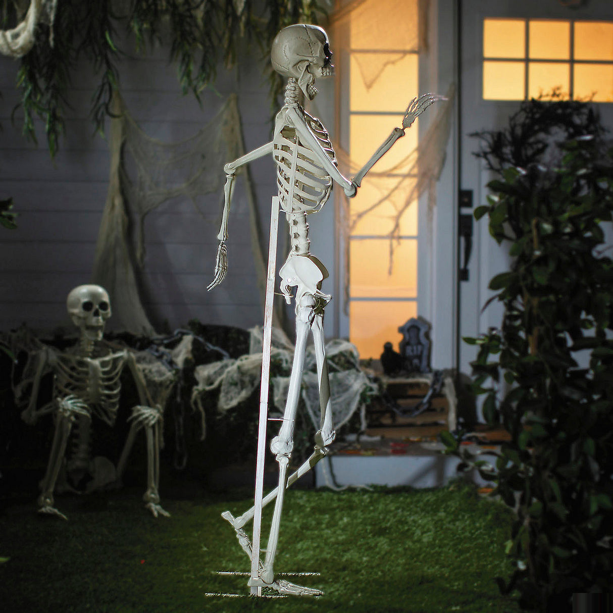 Durable Metal Pose-N-Stay Skeleton Stand for Spooky Halloween Decorations and Haunted House Displays