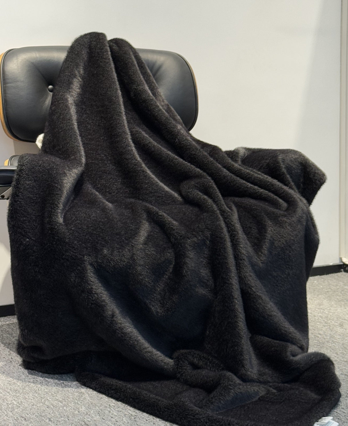 Minko 11 Faux Mink Fabric - Black, Crystal Velvet Backing, 50" X 60" Throw (1 Throw)