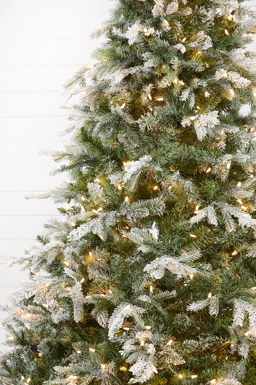 7.5' Snow Tip Aspen with 650 LED Lights