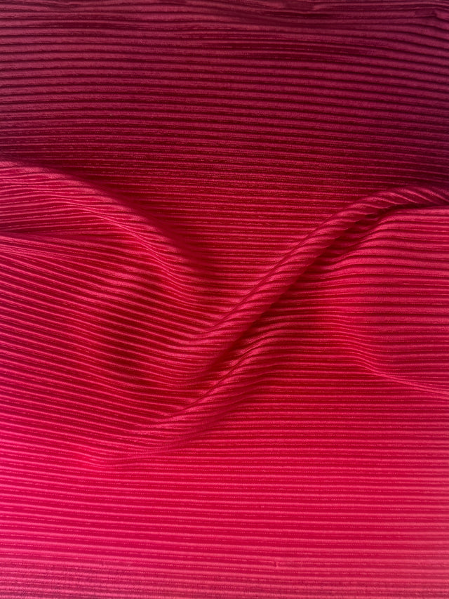 Pleated Knit Red Ombre
