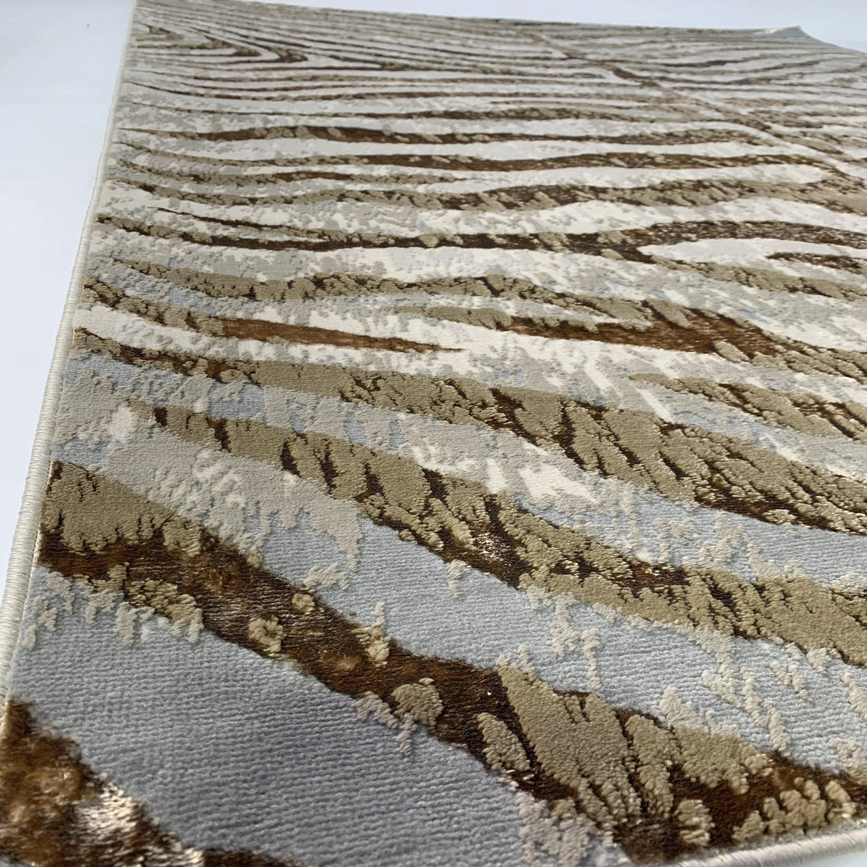 Maximus 187 Polyester Viscose Blend Fabric - Safari Zebra Animal Print, Color-Changing Flat Weave, 7'6" X 10'3" (1 Rug)