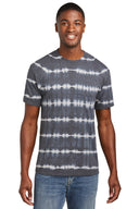 Camiseta Tie-Dye de rayas completas de Port & Company®