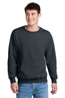 Port & Company® Sudadera de forro polar con bolsillo y cuello redondo