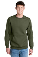 Port & Company® Sudadera de forro polar con bolsillo y cuello redondo