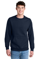 Port & Company® Sudadera de forro polar con bolsillo y cuello redondo