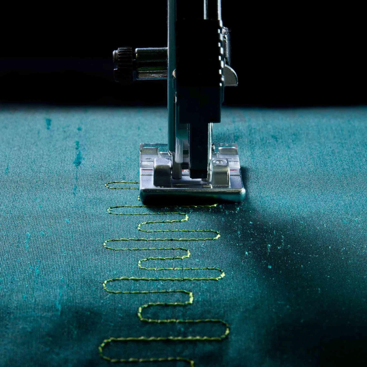 PFAFF Expression 715 Sewing Machine
