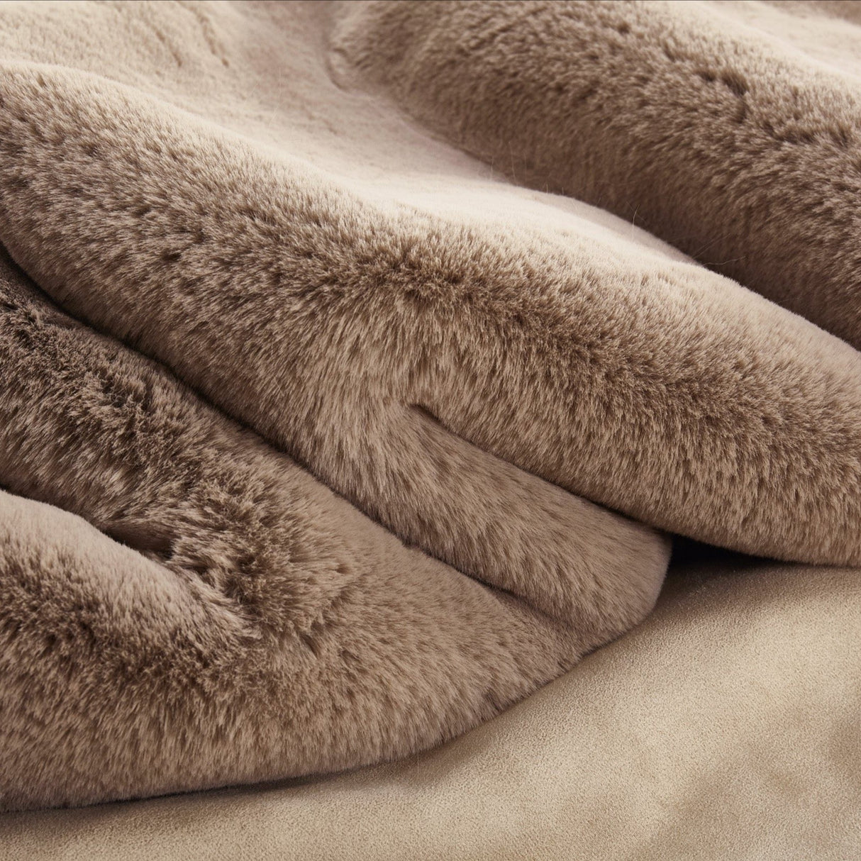 Soft Touch Faux Rabbit Chinchilla Feel Polyester Fabric - Solid Colors, 1" Pile Height (1 Rug)