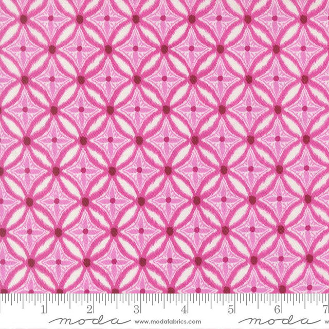 Cotton Fabric Reef Medallion Magenta 44/45"