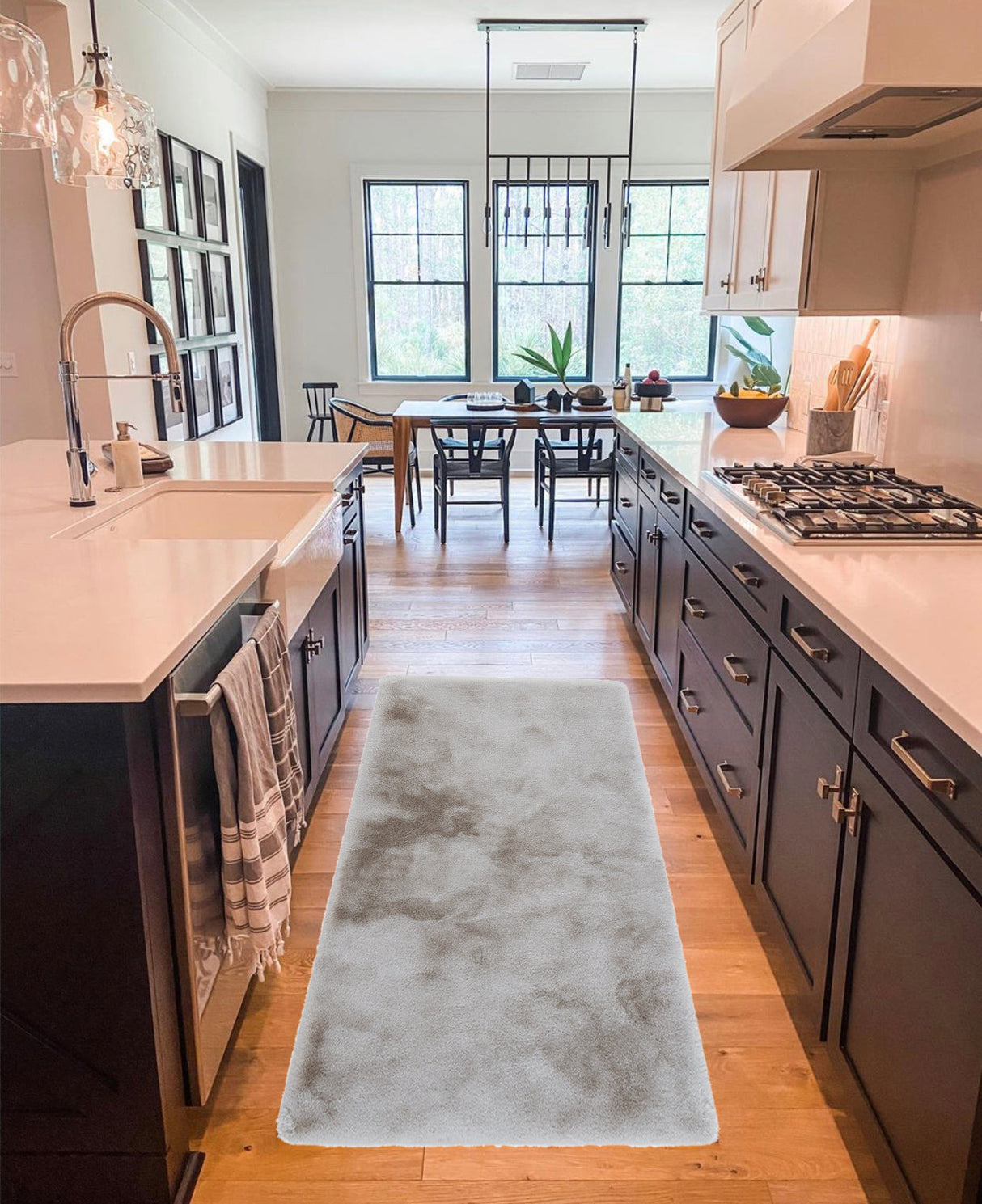 Machine-Made Faux Fur Rug Faux Fur Fabric - Plush Faux Chinchilla Texture, Indoor Use Only (1 Piece)