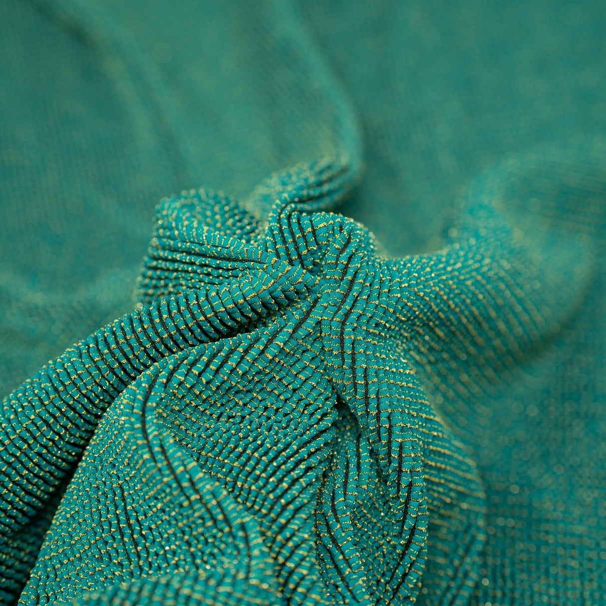 Ritzy Crinkle Nylon Polyester Spandex Metallic Fabric - Crinkle Jacquard, 4-Way Stretch, 22" Width (1 Yard)