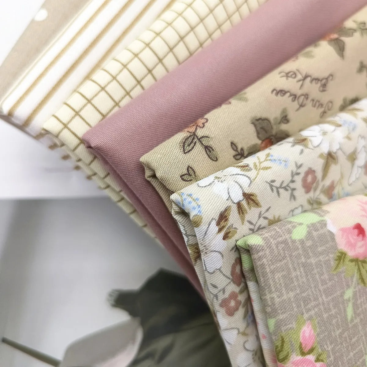 (25cm*20cm)7pcs Pink Floral Cotton Fabric Bundle; PreCut Fabric; Sewing Supplies For Patchwork Sewing And DIY Clothing Crafts