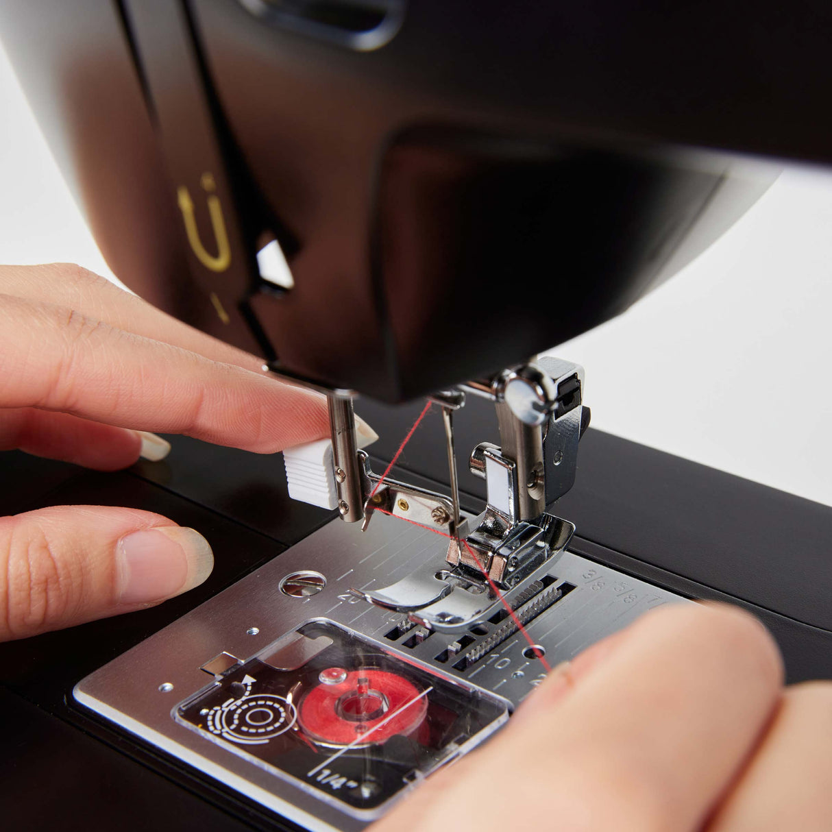 SINGER HD500 Classic Black Sewing Machine - Black, Vintage Inspired Design, Hard Carrying Case Bundle (1 Unit)