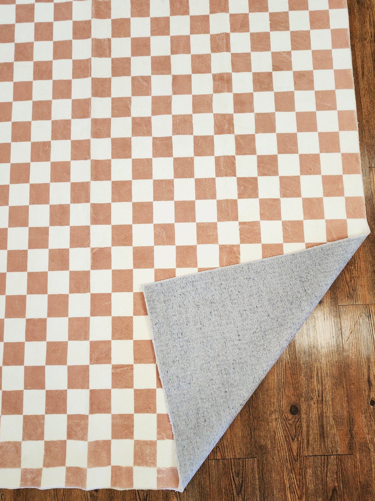 SHAH-31 Polyester Area Rug - Anti-Slip Foldable Design, 5' X 8' (1 Unit)
