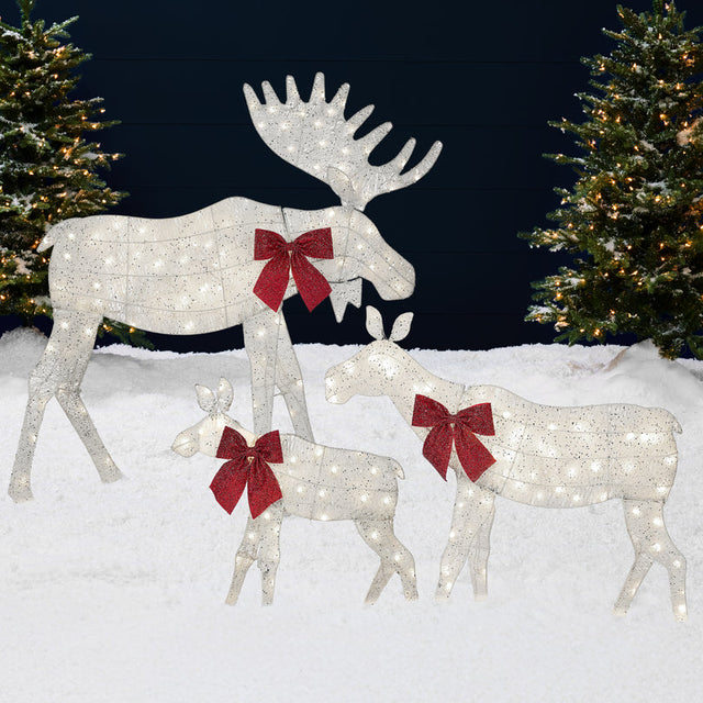RADYAN lighted Christmas moose family decoration set glowing with 195 LED lights for yard decor
