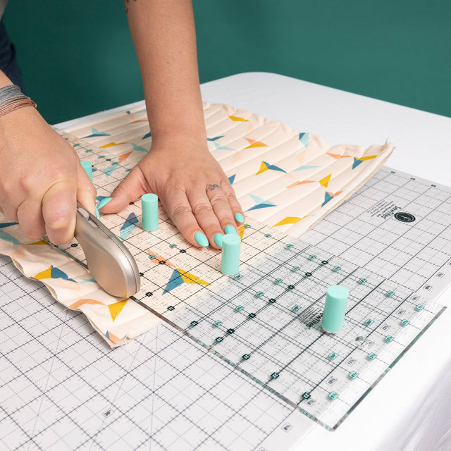 Sew Magnetic Cutting System Magnetic Cutting System - Self-Healing Magnetic Cutting Mat, Acrylic Magnetic Ruler, 20" X 24" Mat, 6.5" X 24" Ruler, Right-Handed System, 12 Magnets (1 Kit)