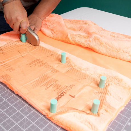 Sew Magnetic Cutting System Magnetic Cutting System - Self-Healing Magnetic Cutting Mat, Acrylic Magnetic Ruler, 20" X 24" Mat, 6.5" X 24" Ruler, Right-Handed System, 12 Magnets (1 Kit)