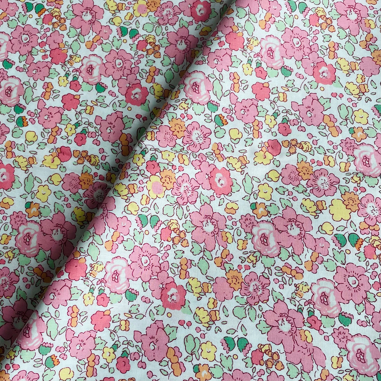 Betsy Floral 60S Tissun liberty Cotton Fabric For Kids Baby Sewing Cloth Dresses Skirt DIY Handmade Designer Patchwork Meter