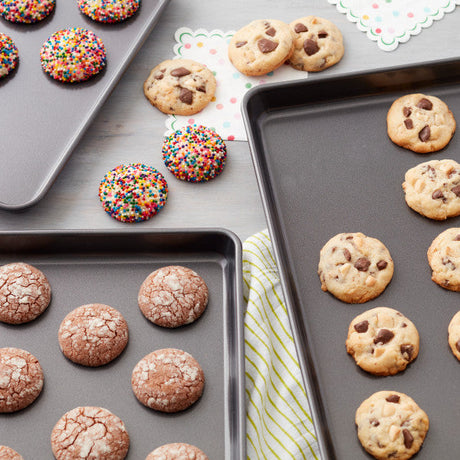 Wilton Perfect Results Premium Non-Stick Bakeware Mega Cookie Baking Set, 3-Piece