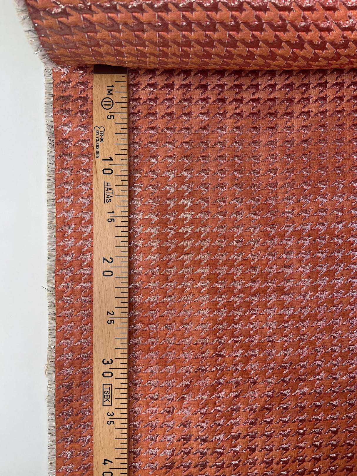 Polyester Matlassé Houndstooth Silver
