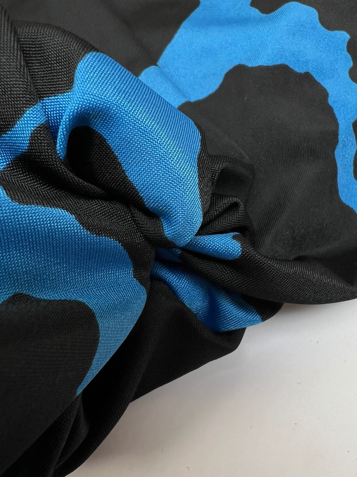Polyester Elastane Knitted Fabric Printed Blue Black