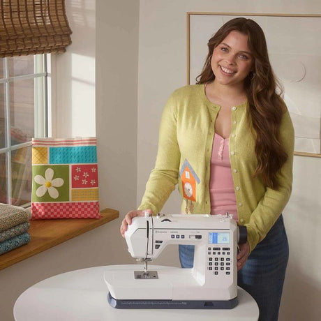 HUSQVARNA VIKING ONYX 30 Sewing Machine Bundle