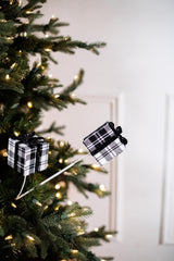 24” Black & White Buffalo Check Package Spray
