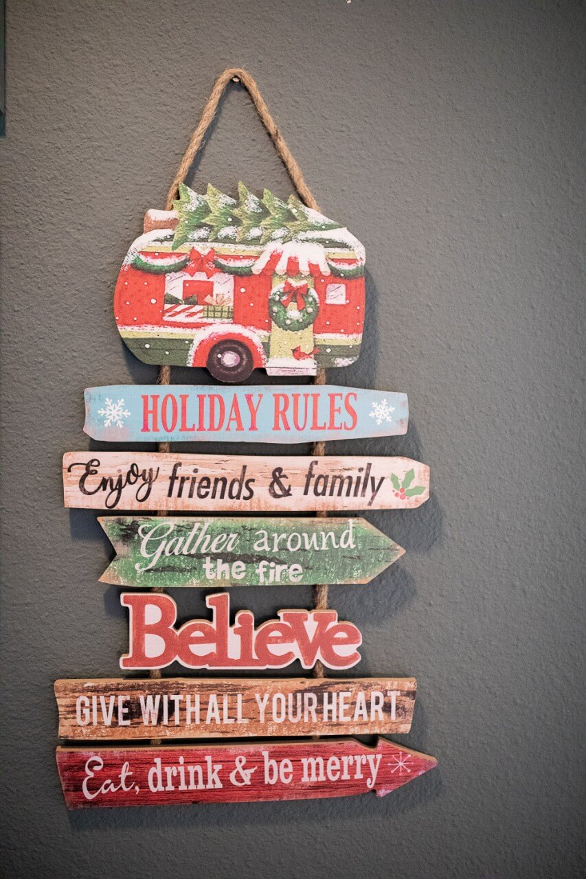 22.4” Wood Holiday Sign w/ Vehicle