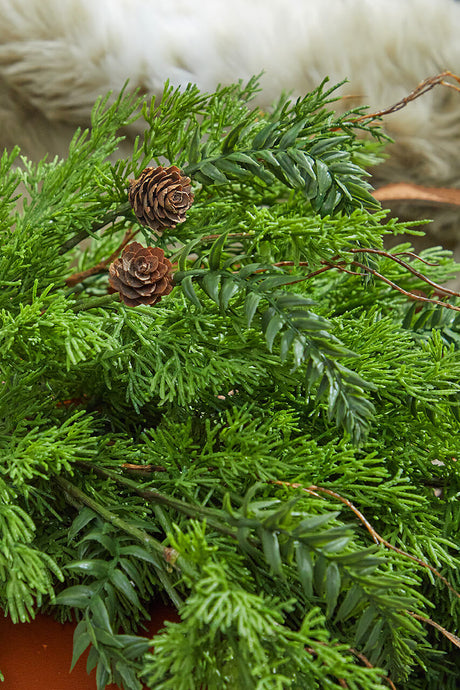Cedar Hemlock Swag 32 Inch Christmas Greenery Holiday Decoration