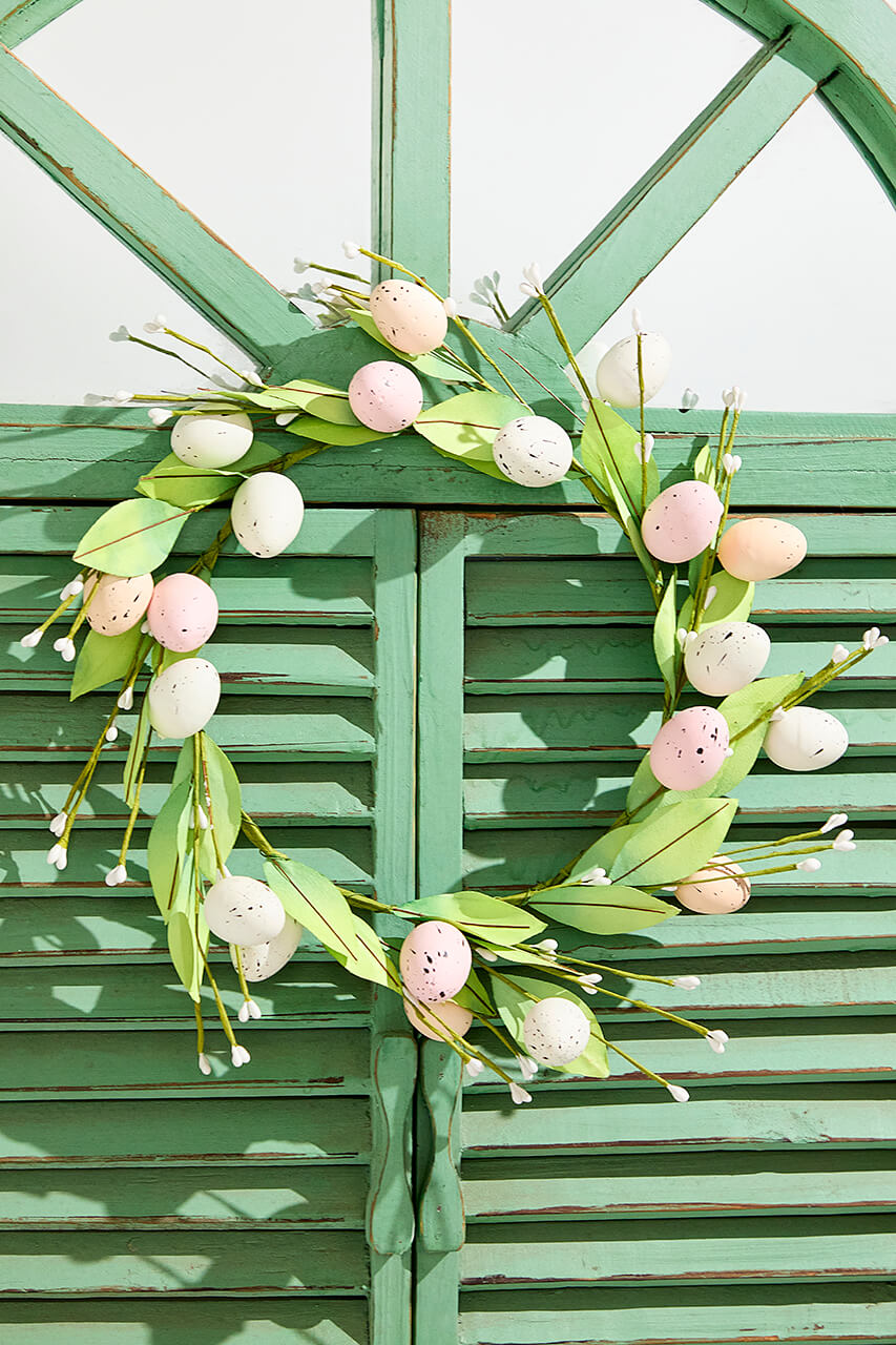 12" Egg & Leaf Wreath - Small
