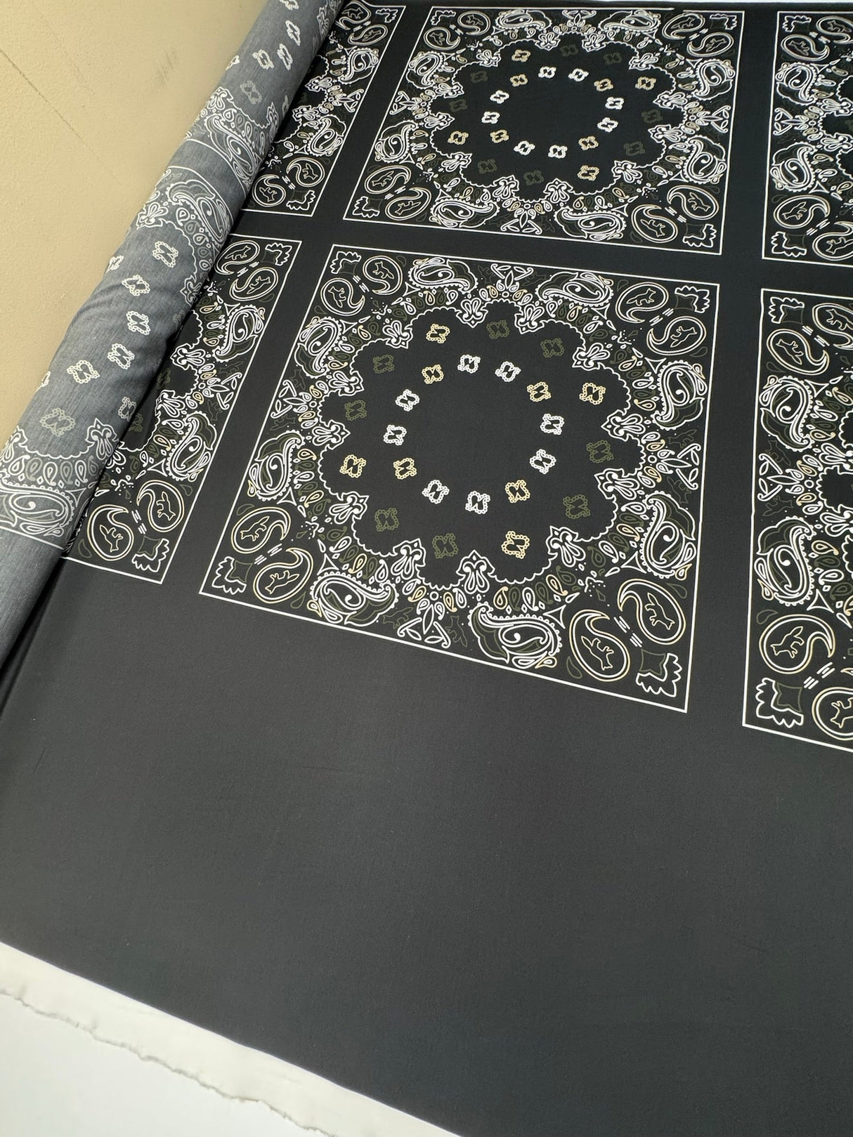 Viscose Poplin Printed White Black