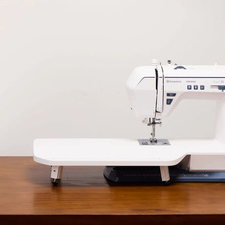 HUSQVARNA VIKING ONYX 30 Sewing Machine Bundle