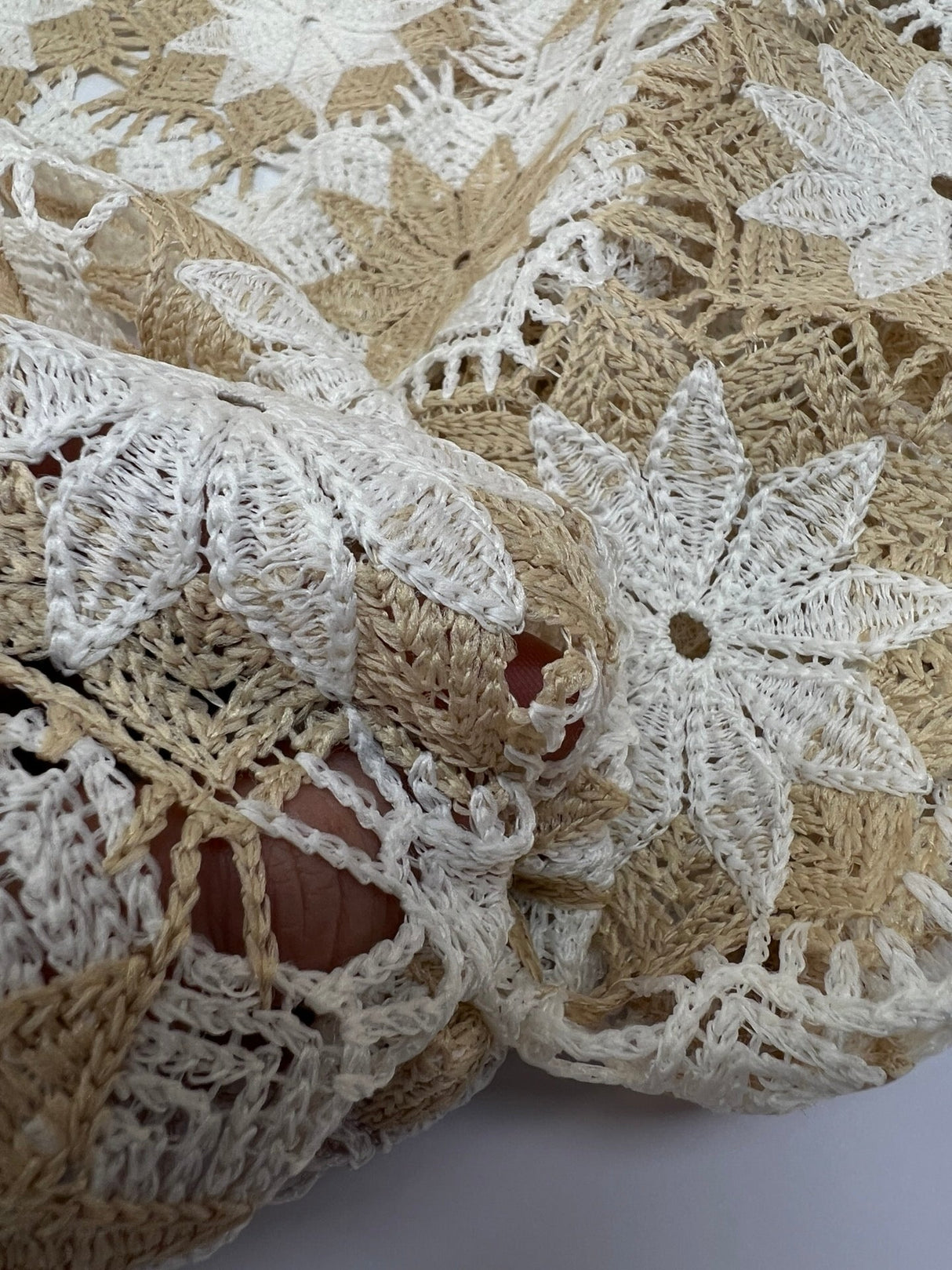 Polyamide Macramé Floral White-Beige