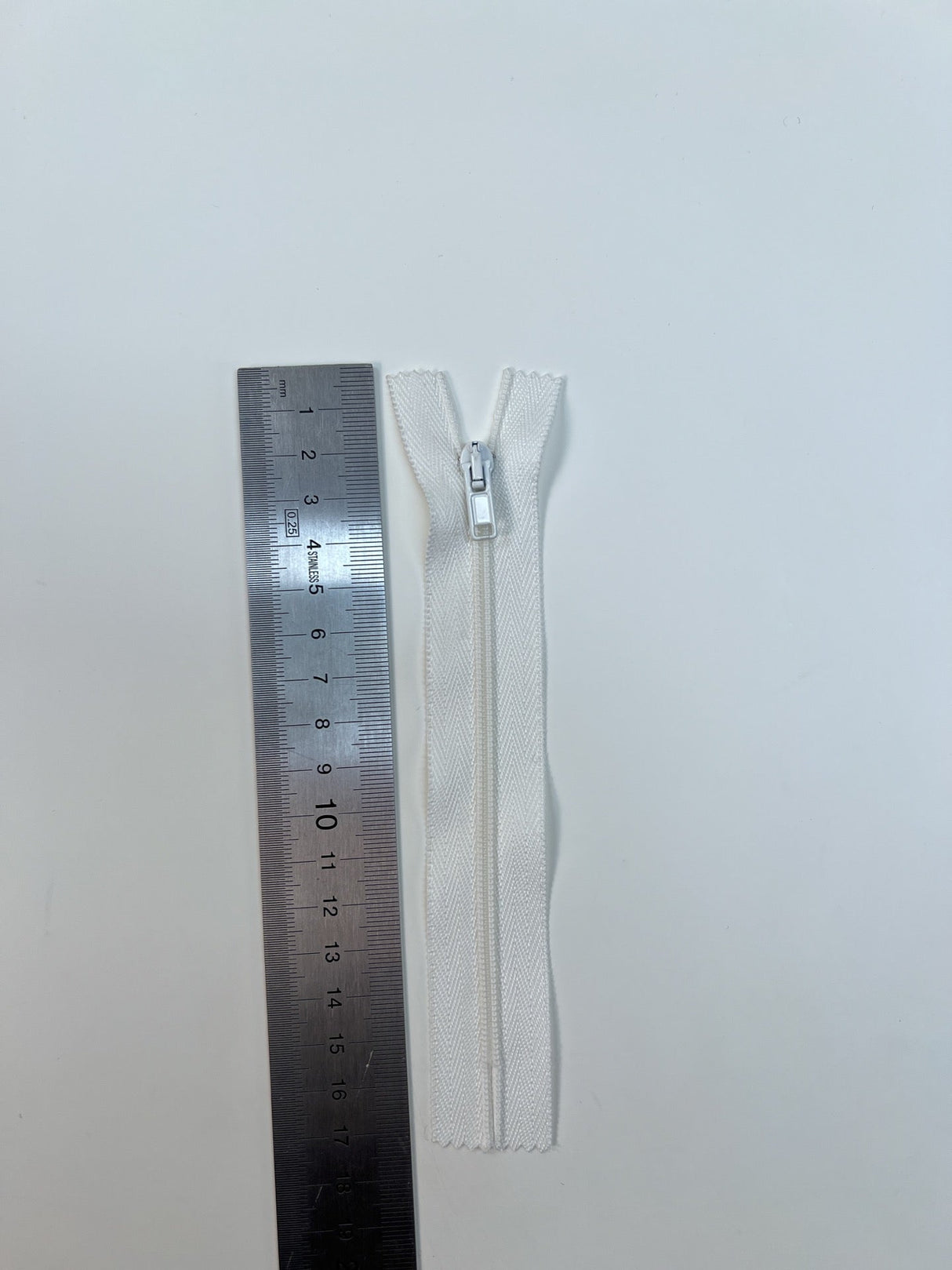 Polyamide Metal Sewing Notions White Shade