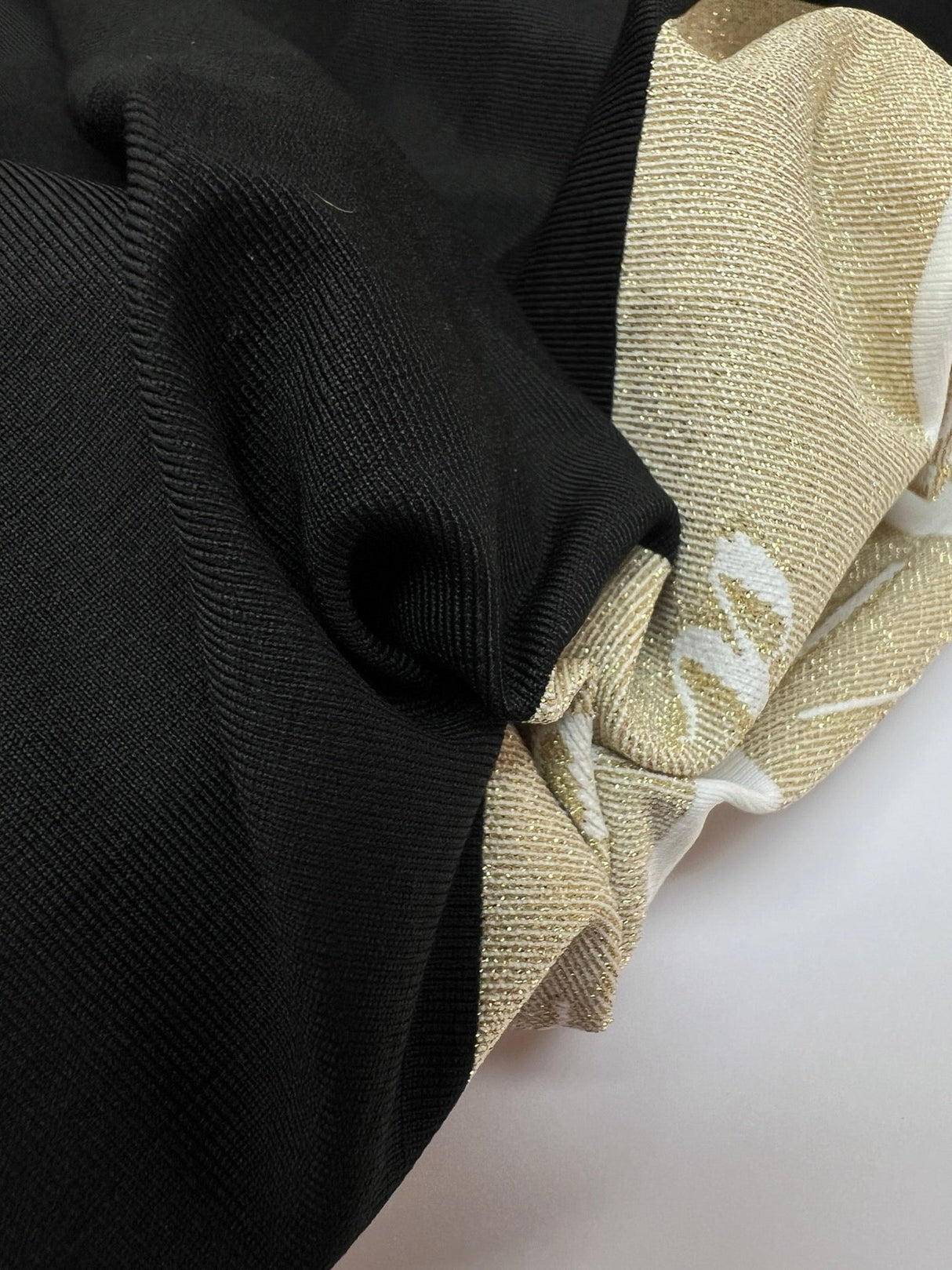 Black-Golden Stretch Knitted Blend