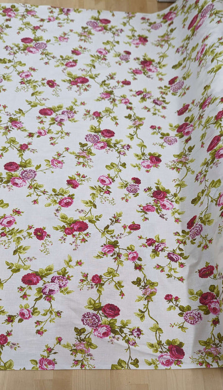 Roses Polycotton Fabric - Floral Roses Print, 59/60" Width (1 Yard)