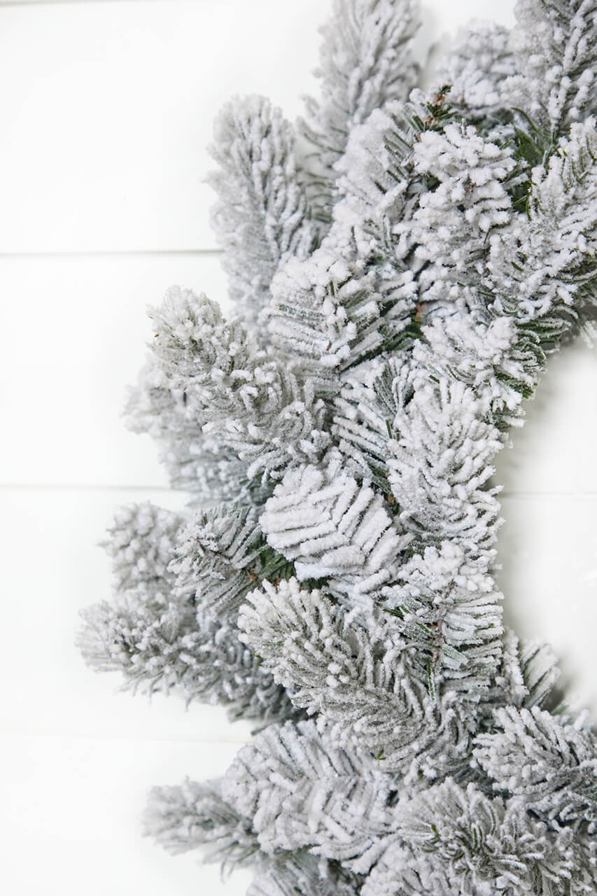 24" Classic Flocked Wreath