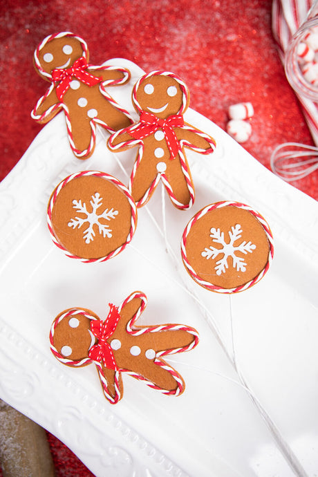 27” Gingerbread Spray with Peppermint Outline