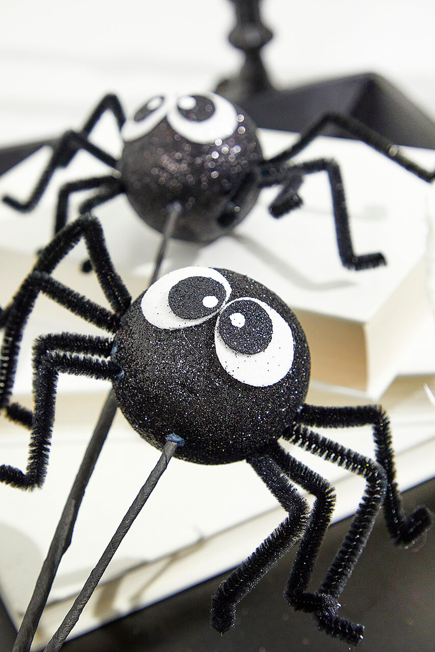 21" Black Spider Spray