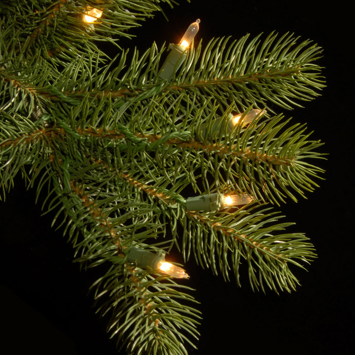 Pre-Lit Downswept Douglas Fir Christmas Wreath with Warm White LED Lights, 48 Inch