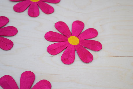Iron-On Daisy Patch Fuchsia 3 Inch